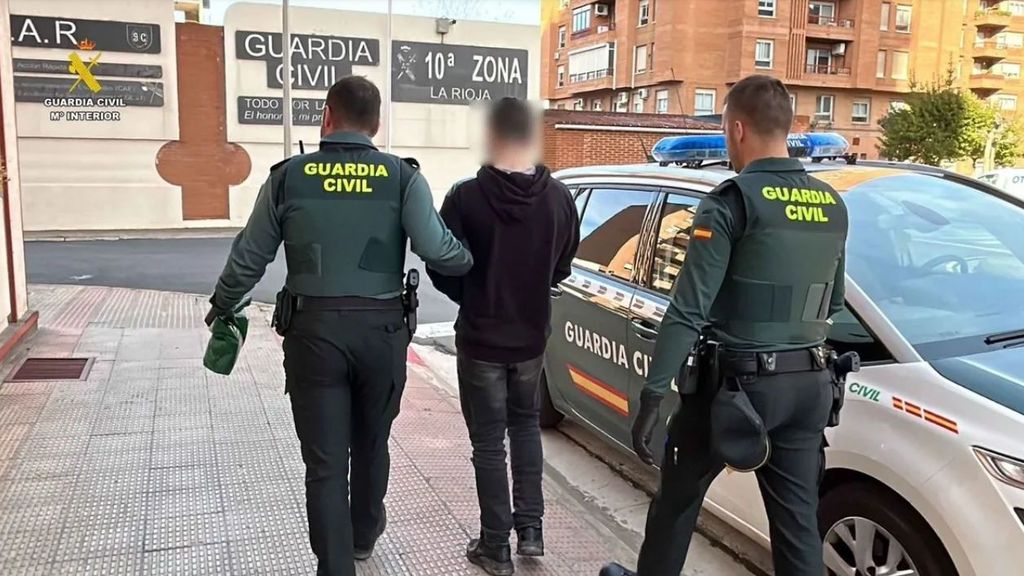 Detenido un joven de 21 años por maltratar a su pareja y enviar vídeos sexuales a los padres de esta