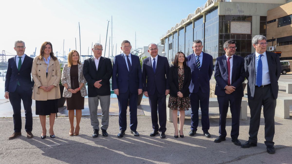 Joan Calabuig, presidente del Puerto de Valencia, junto a Ximo Puig Joan Calabuig, presidente del Puerto de Valencia, junto a Ximo Puig