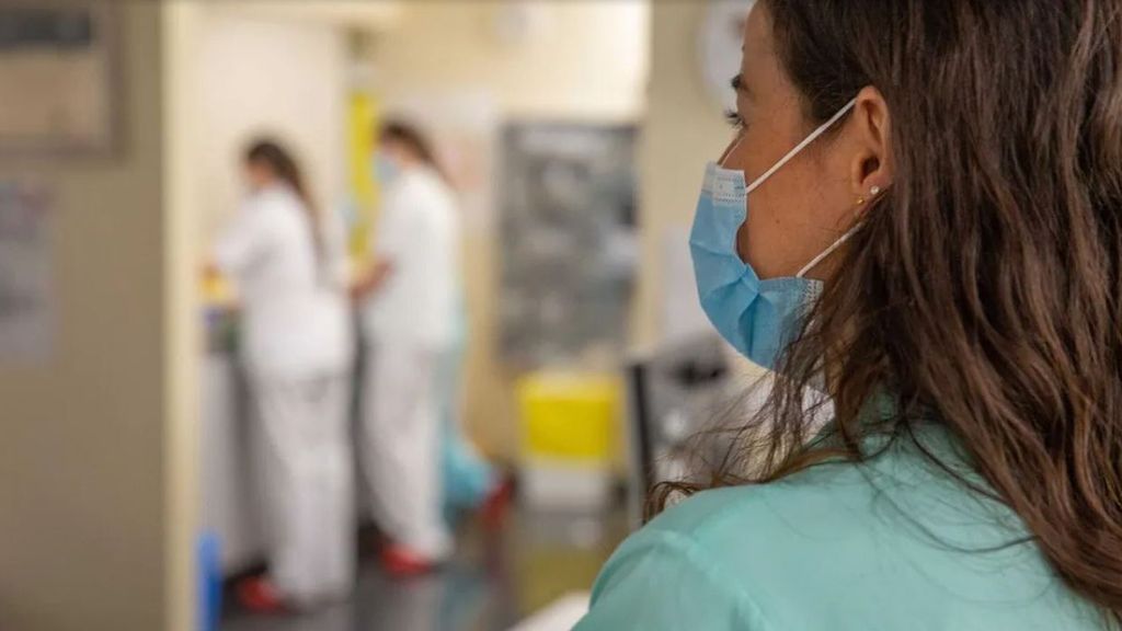 Los epidemiólogos ponen fecha a la mascarilla obligatoria en hospitales pero no para todos