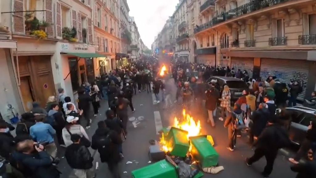 Macron defiende la reforma de las pensiones mientras las caceroladas en las calles le responden