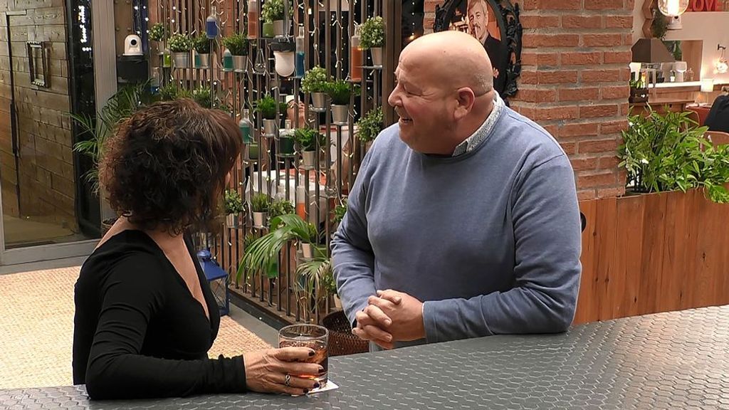 Chani y Javier durante su cita en 'First Dates'