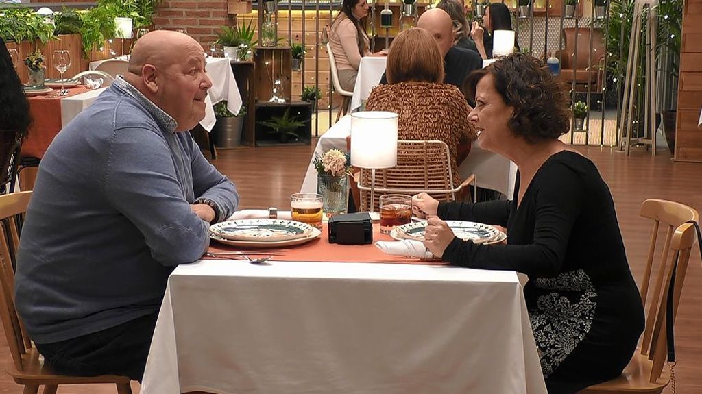 Chani y Javier durante su cita en 'First Dates'