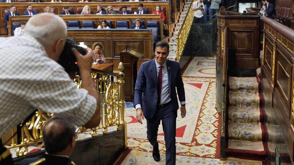 El presidente del Gobierno, Pedro Sánchez, abandona el pleno del Congreso