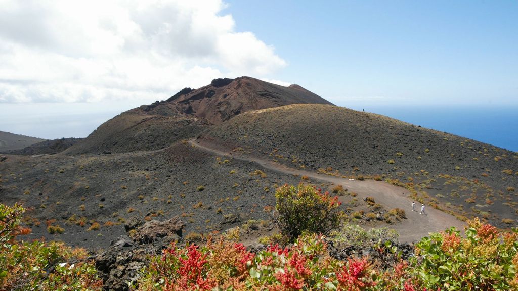EuropaPress 3934231 vista general volcanes cumbre vieja zona sur isla podria verse afectada
