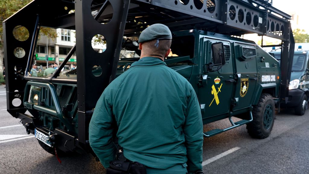 EuropaPress 4743018 tanque guardia civil antes acto solemne homenaje bandera nacional desfile