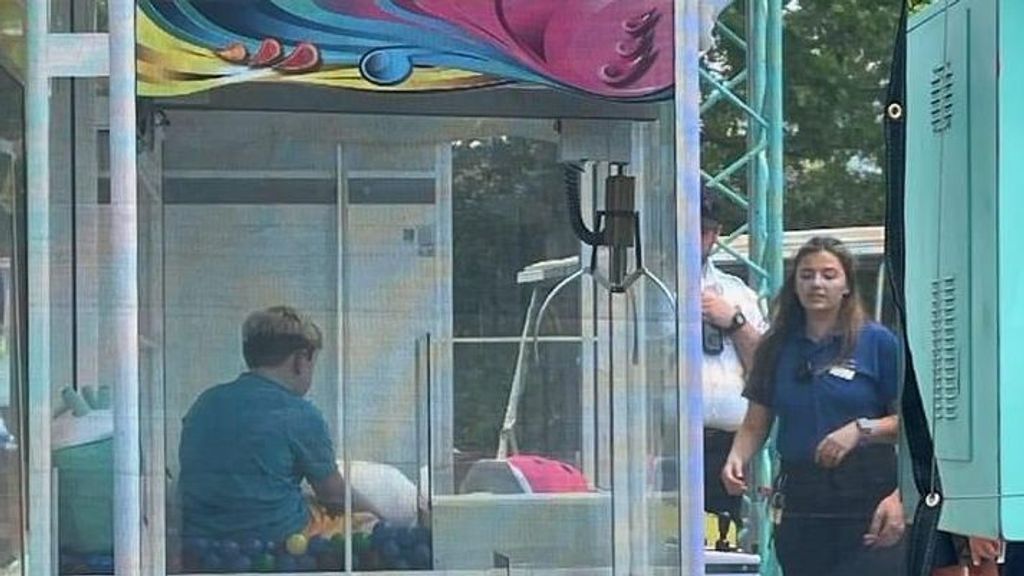 Queda atrapado en una máquina de gancho