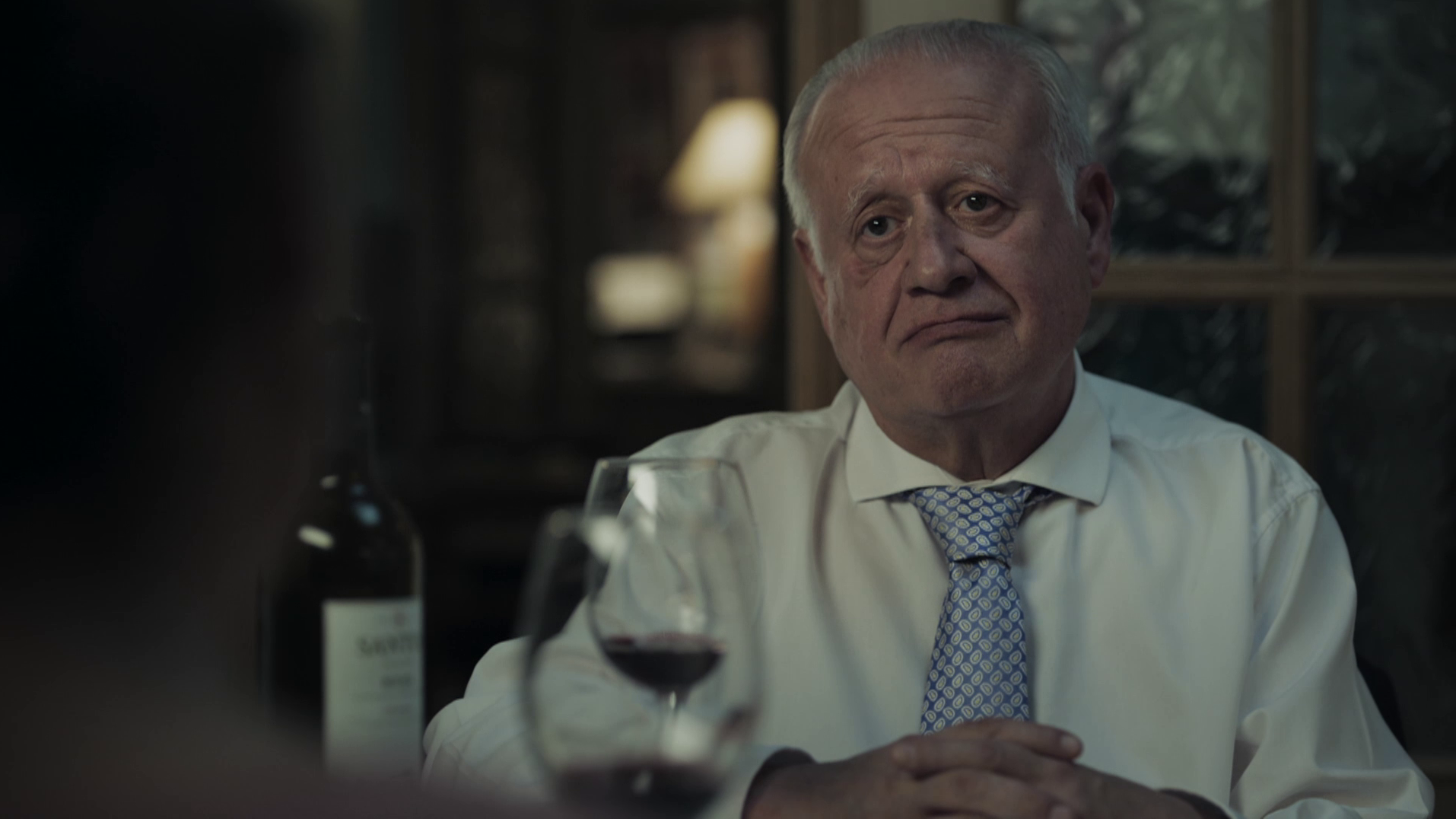 Santiago, durante su conversación con Carmen.