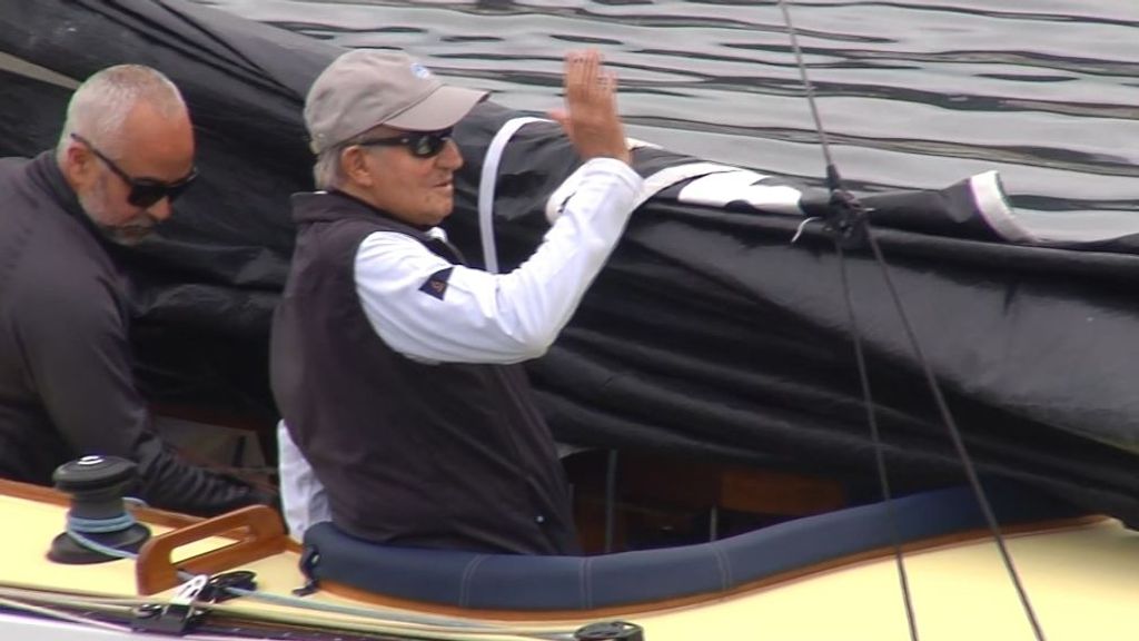 El rey emérito sale a navegar en el Bribón en su segundo día en Sanxenxo