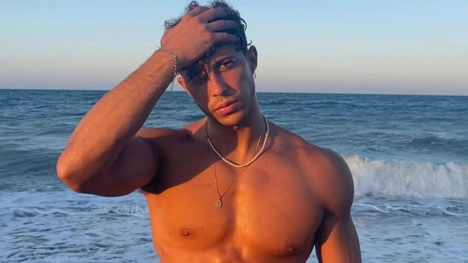 Manuel Villena enseña cómo era de adolescente con 16 años