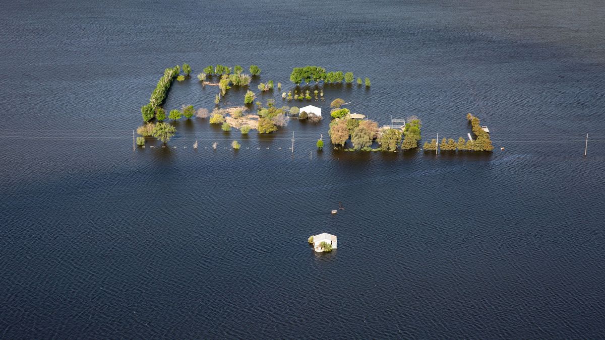 Tierras de cultivo inundadas por el resurgimiento del lago Tulare, en California