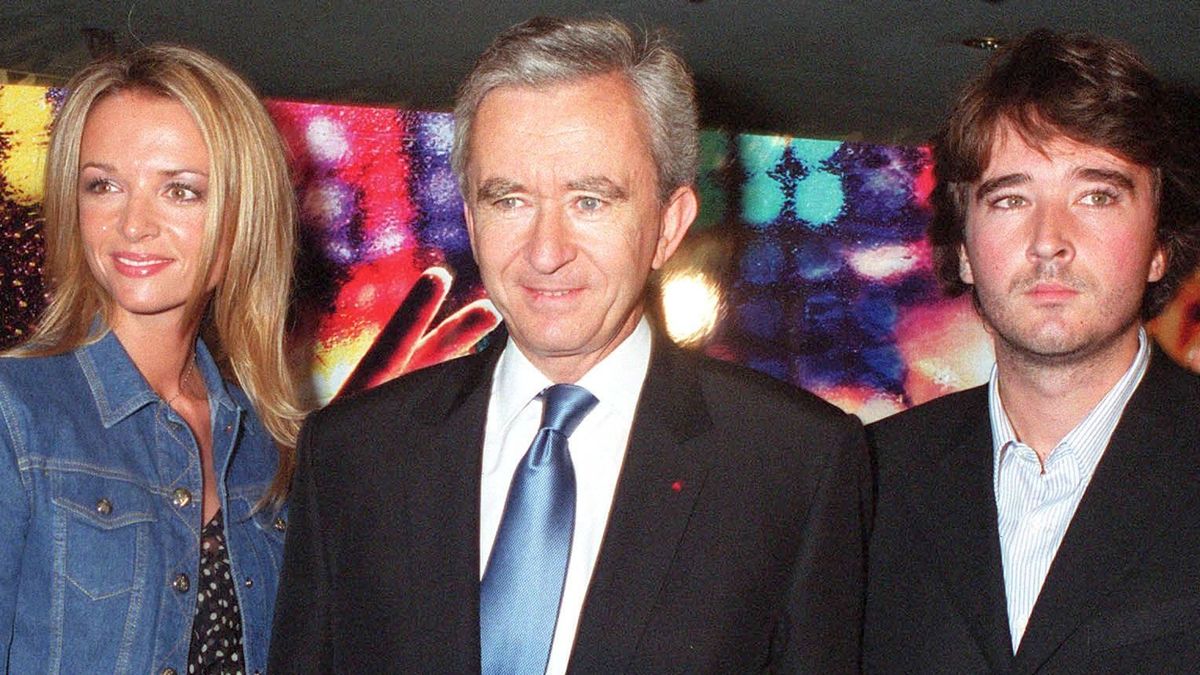 Bernard Arnault con sus hijos Antoine y Delphine, los favoritos para sucederle