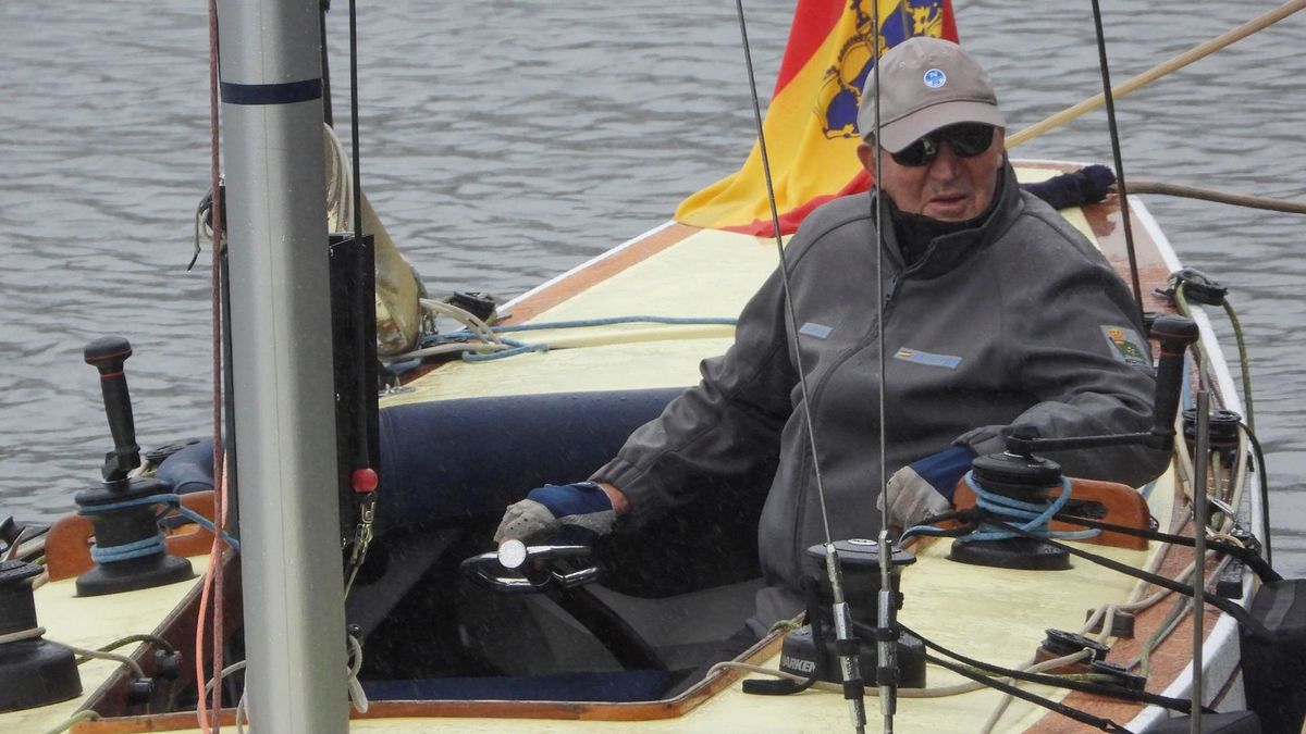 El Rey Emérito Juan Carlos I navega en aguas de Sanxenxo