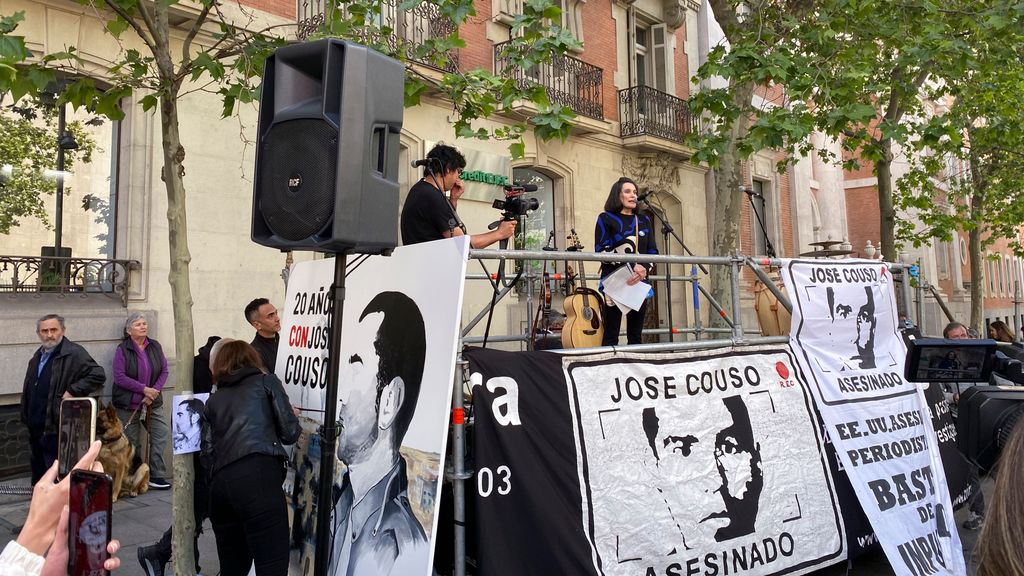 Familiares y amigos del cámara José Couso piden justicia por su asesinato 20 años después