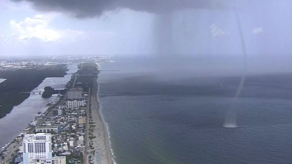 Un remolino marino sorprende a los bañistas en una playa cerca de Miami