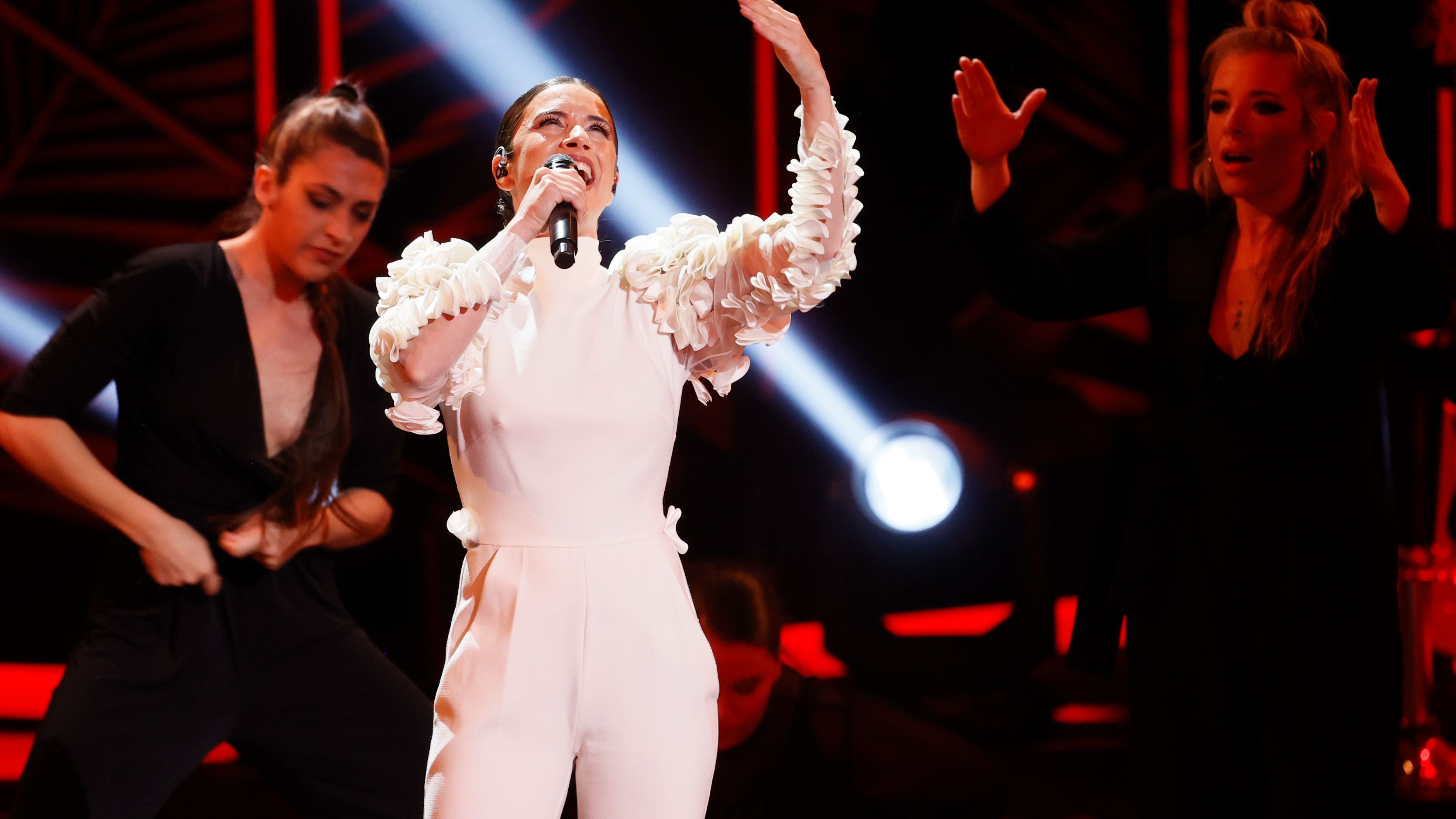 Actuación de Blanca Paloma en la ceremonia de entrega de los Premios Platino, en su décima edición