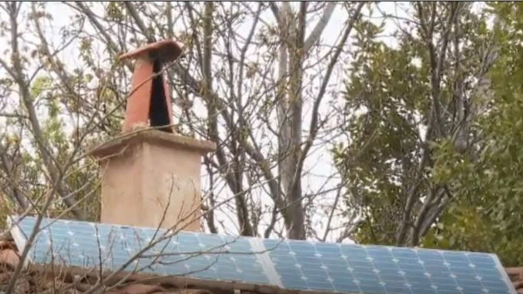 Las placas solares les cambian la vida a los vecinos de Treguajantes, en La Rioja