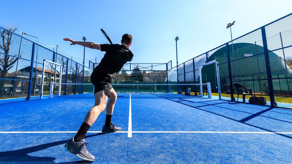 Además del ejercicio aeróbico, los deportes de raquetas requieren pensamiento estratégico.