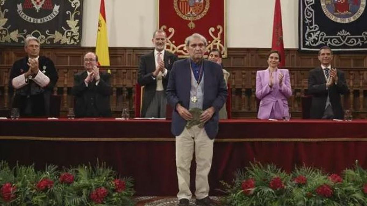 El rey entrega a Rafael Cadenas el premio Cervantes 2922