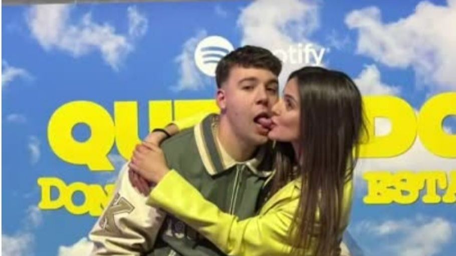 Quevedo y su novia