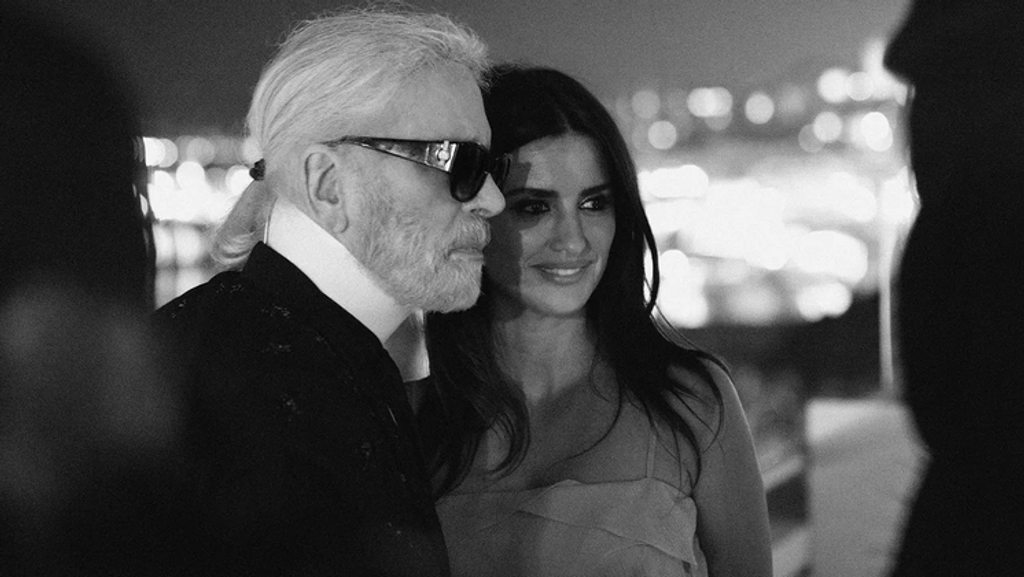 Screenshot 2023 04 24 at 19 44 56 La historia de Penélope Cruz con Karl Lagerfeld de soñar de niña con un vestido de Chanel a ser su mejor embajadora