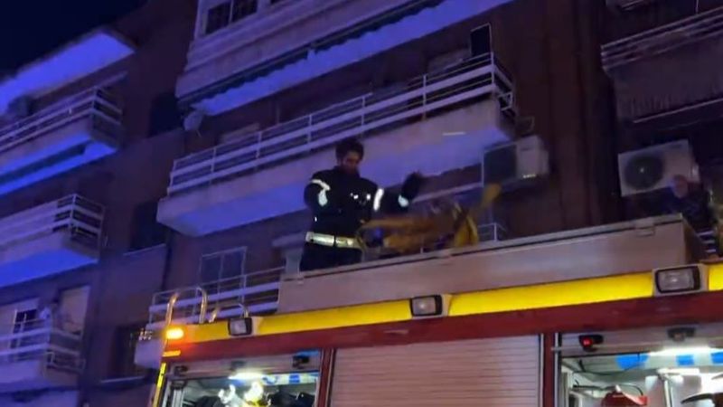 Una mujer, herida grave tras un incendio en una vivienda en Madrid