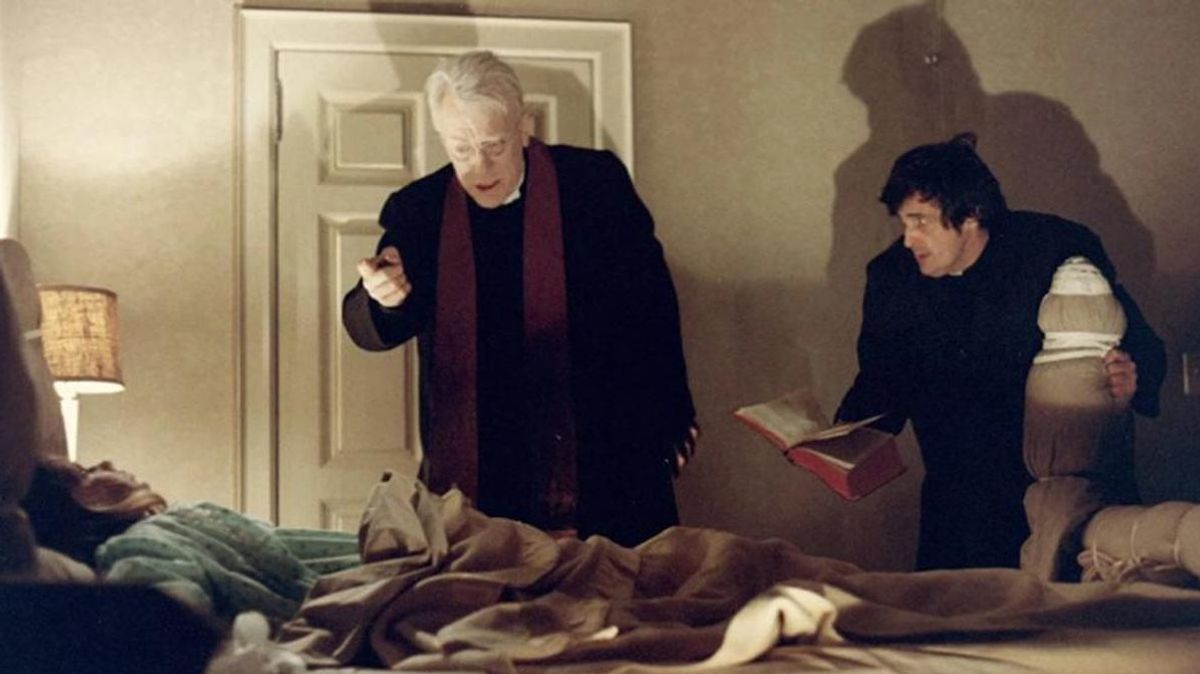 El actor Ron Faber, fallecido a los 90 años, en una escena en la película de 'El Exorcista'