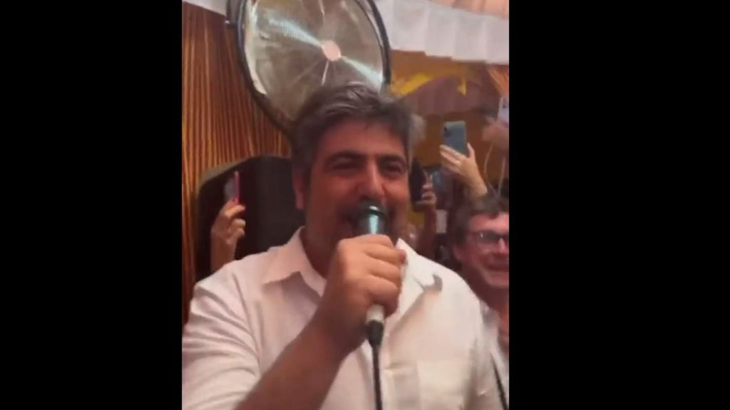 Estopa revoluciona la Feria de Sevilla al salir a cantar de manera espontánea en una caseta