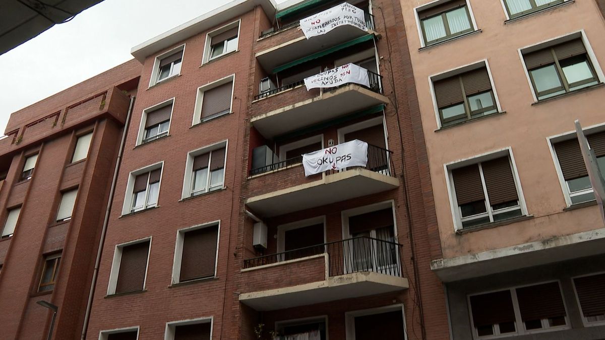 Fachada inmueble de Santurtzi donde hay un narcopiso Fachada inmueble de Santurtzi donde hay un narcopiso
