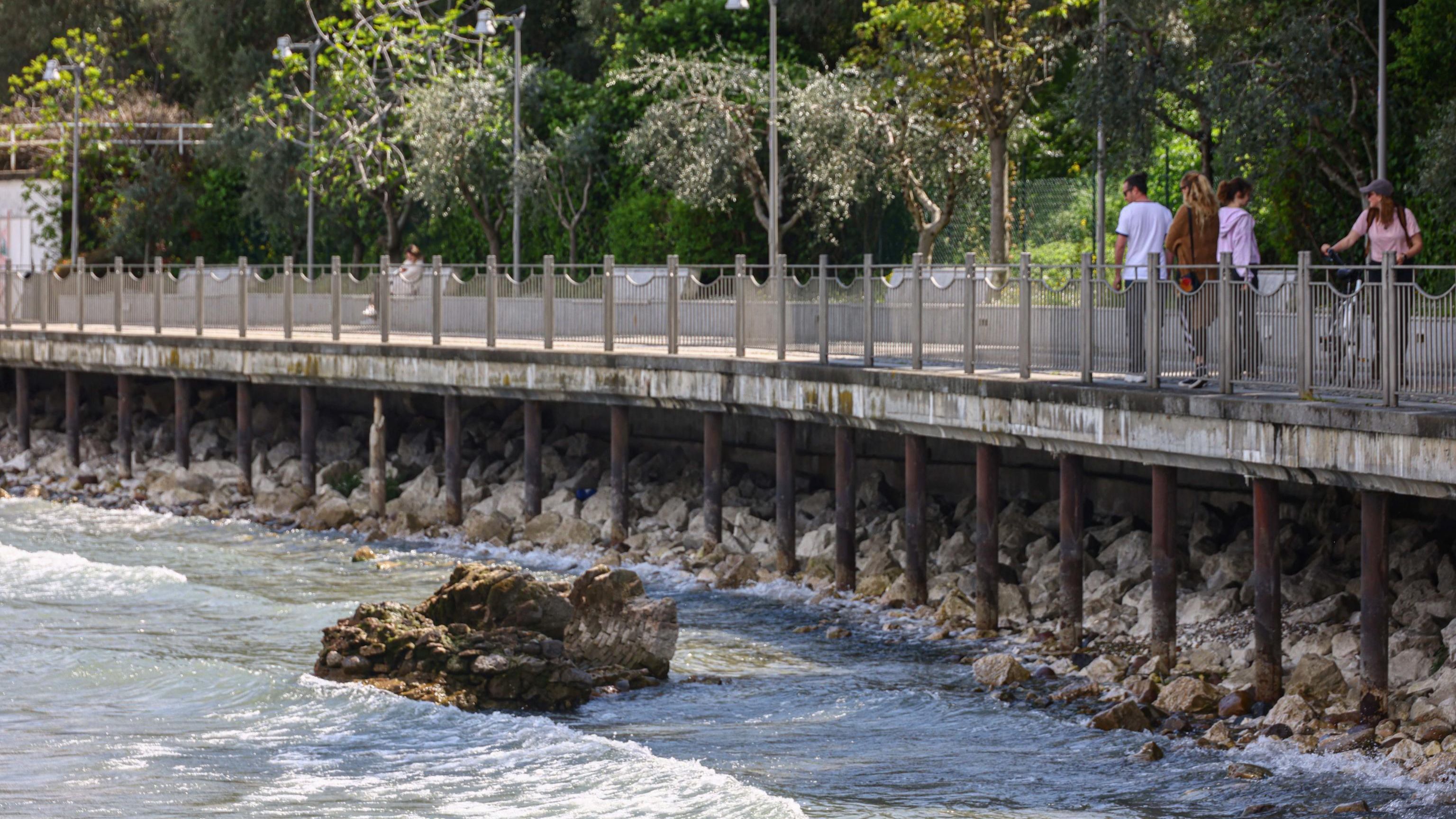 Récord de niveles bajos de agua en el lago de Garda