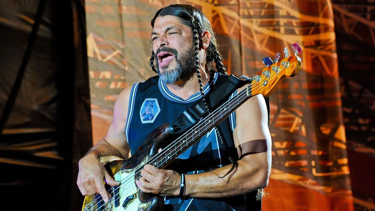 Robert Trujillo en un concierto de Metallica