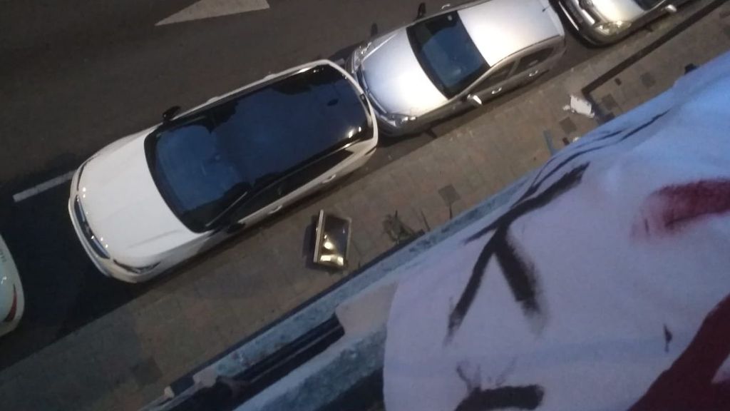 Television que han lanzado a la callle los ocupas de narcopiso de Santurtzi