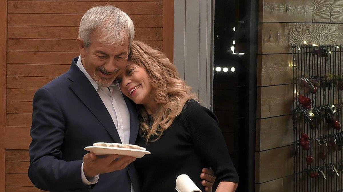 Fina se lanza a los brazos de Carlos Sobera en ‘First Dates’: “Puedo ser muy dulce o un escorpión”