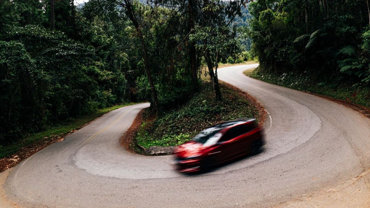 Las curvas provocan que nos mareemos en el coche