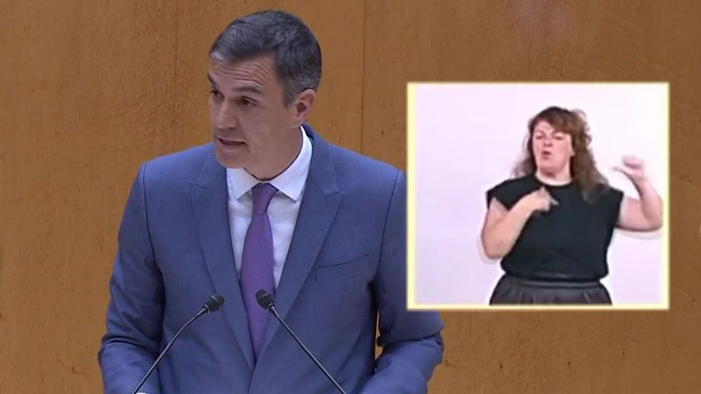 Raquel Díaz ha llegado a eclipsar el discurso de los políticos con sus gestos traduciendo en lenguaje de signos