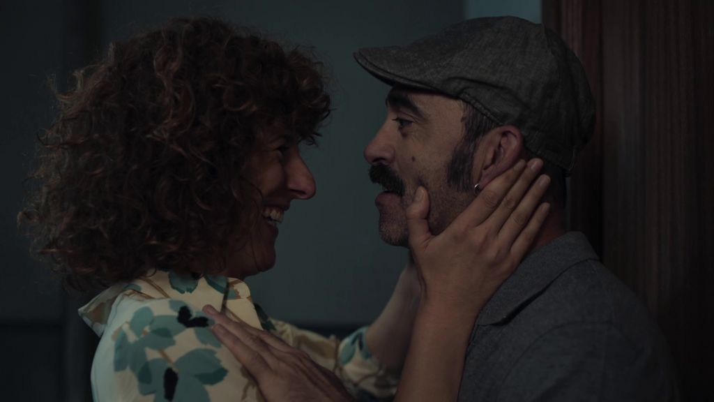 Sebas y Luz Castro tienen su primera cita y confirman su especial conexión con un beso