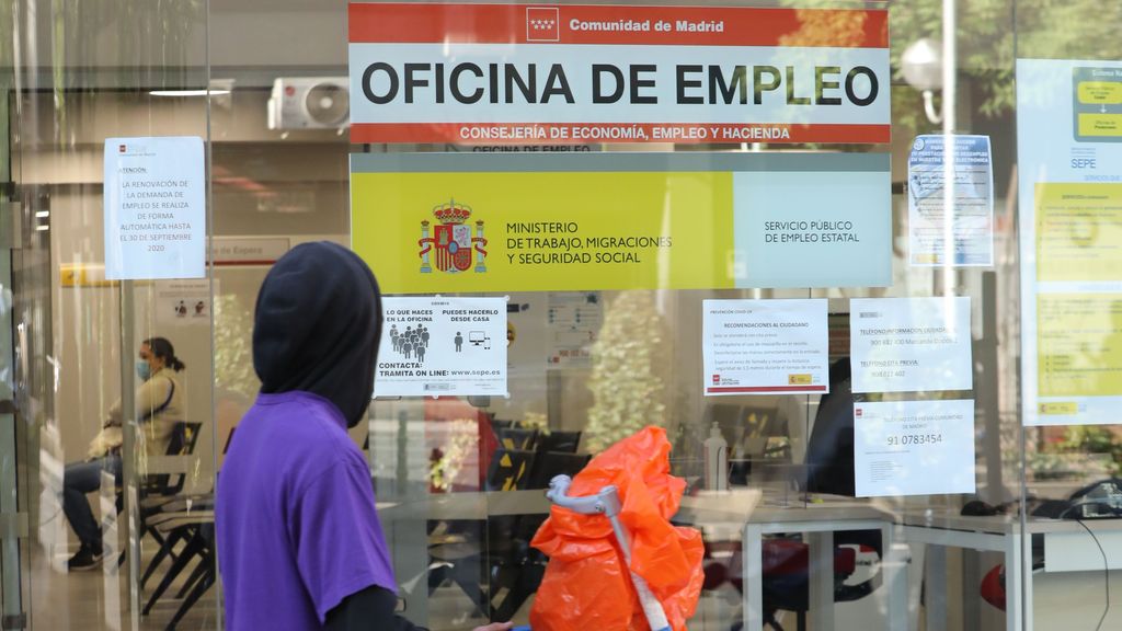 EuropaPress 3297267 joven pasa carretilla oficina empleo madrid espana septiembre 2020 datos