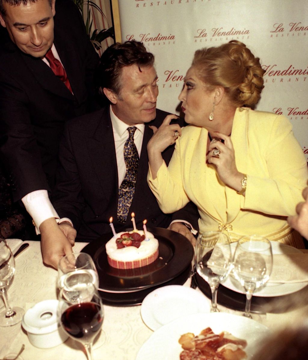 Oliveros y Márquez Piquer, celebrando uno de los cumpleaños del actor