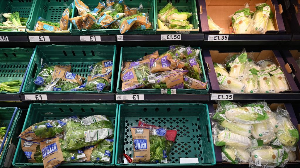 Uso indiscriminado de plástico en el embalaje de alimentos.