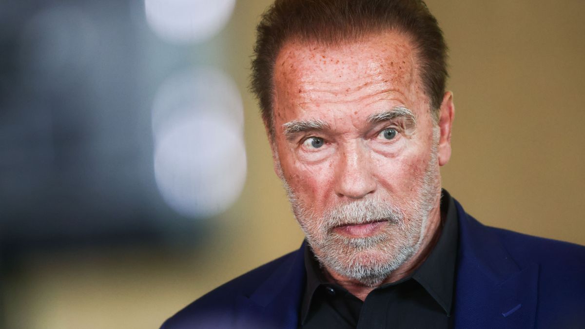 Arnold Schwarzenegger en su visita a Auschwitz