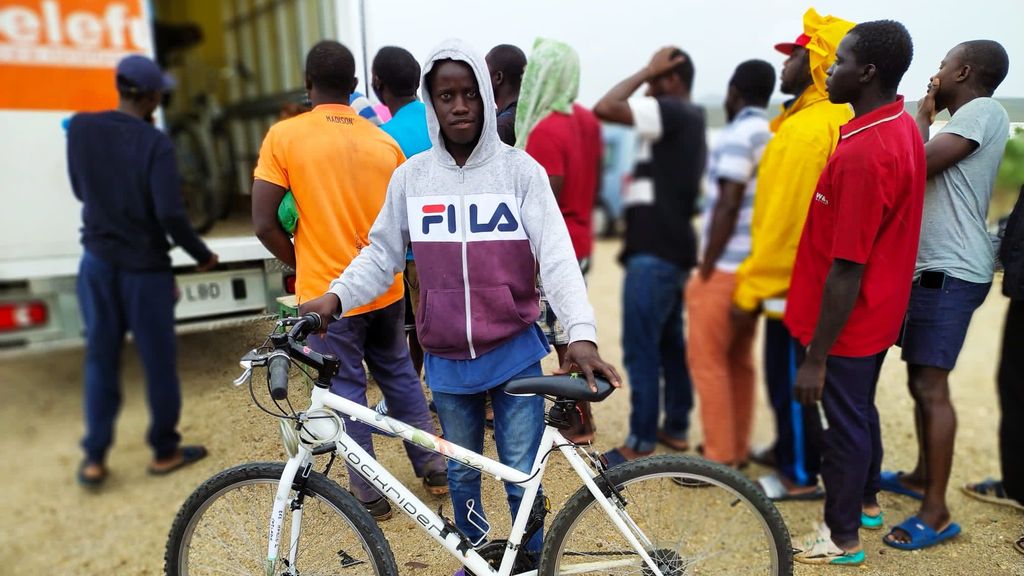 Bicicletas recicladas para los asentamientos de migrantes en Almería