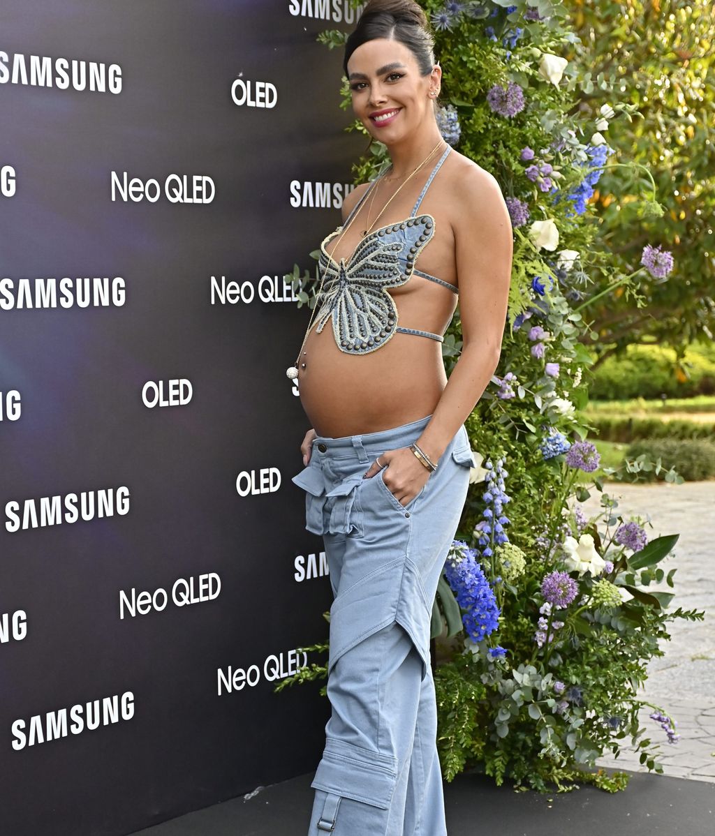 Cristina Pedroche, con cargo y top de mariposa en el tercer trimestre de embarazo