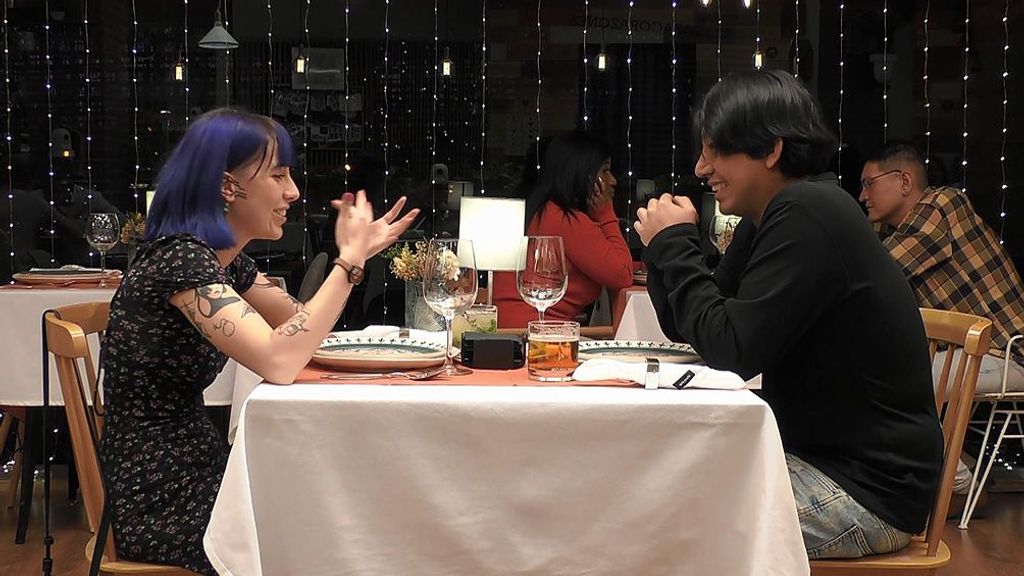 Ethan y Aurora durante su cita en 'First Dates'