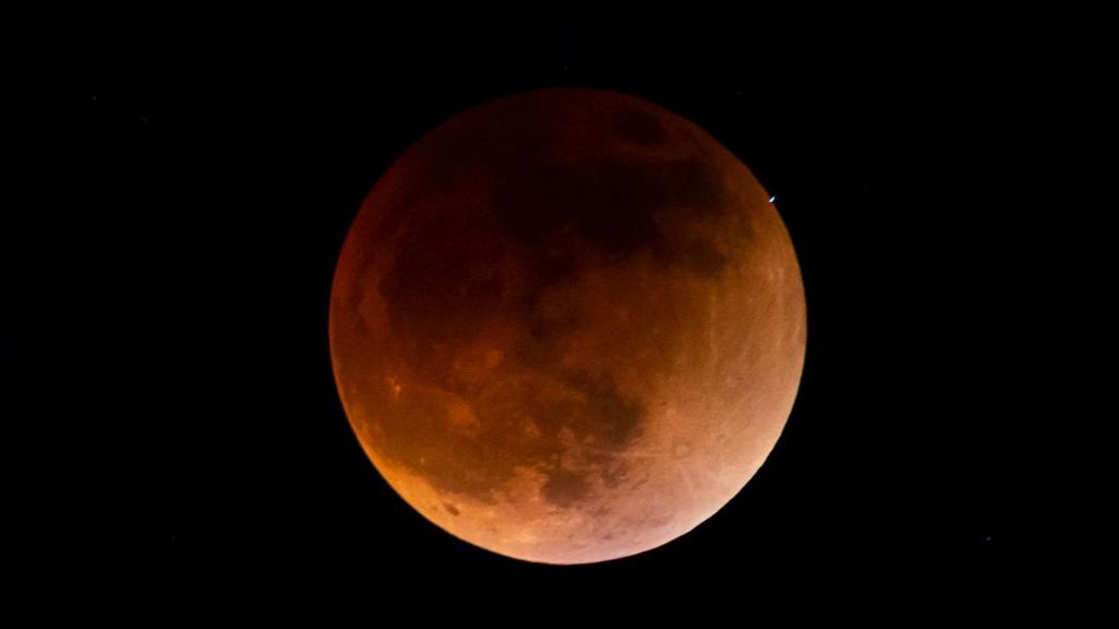 Luna de las Flores y eclipse penumbral