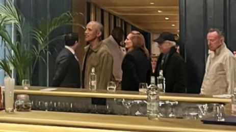 Obama, Spielberg y Springsteen, con sus respectivas parejas, llegaron a Amar pasada la media noche .