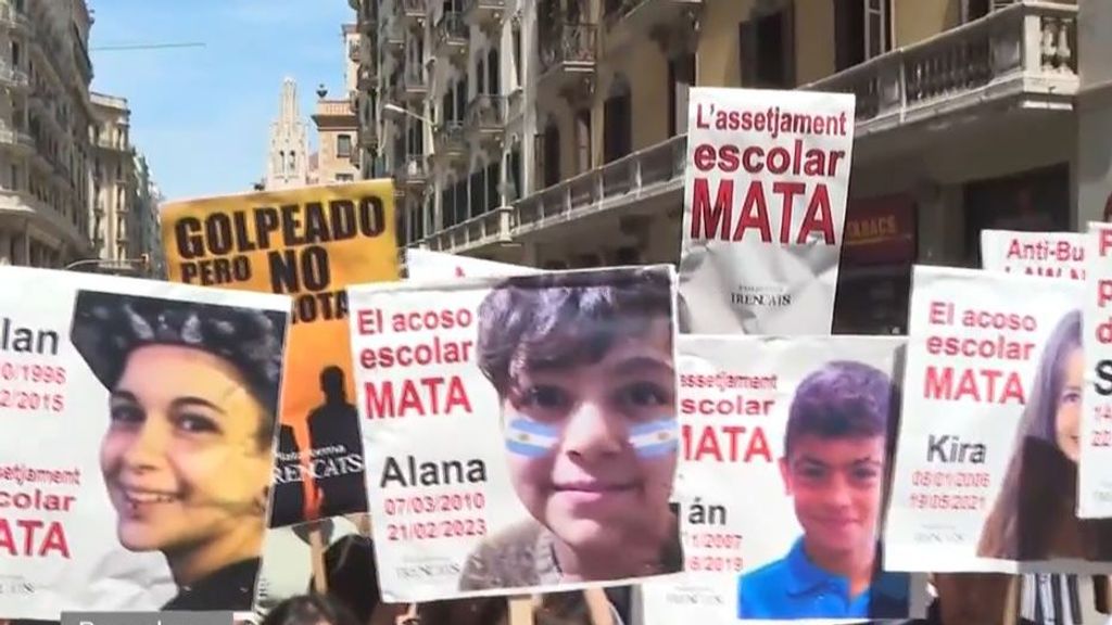 Decenas de personas han marchado contra el bullying en Barcelona