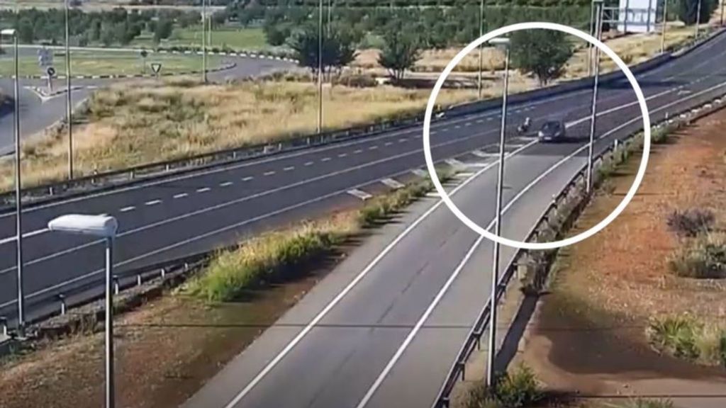 Investigado por atropellar a dos ciclistas y no auxiliarles en Castellón: se incorporó en sentido contrario a la carretera