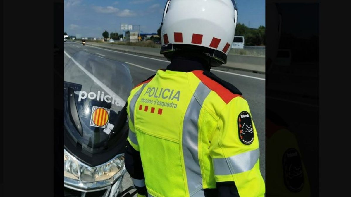Muere una motorista menor de edad en un accidente de madrugada en la AP-7 en Barcelona