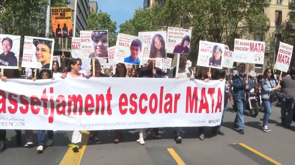 Reivindican una ley de acoso escolar en una marcha silenciosa en Barcelona