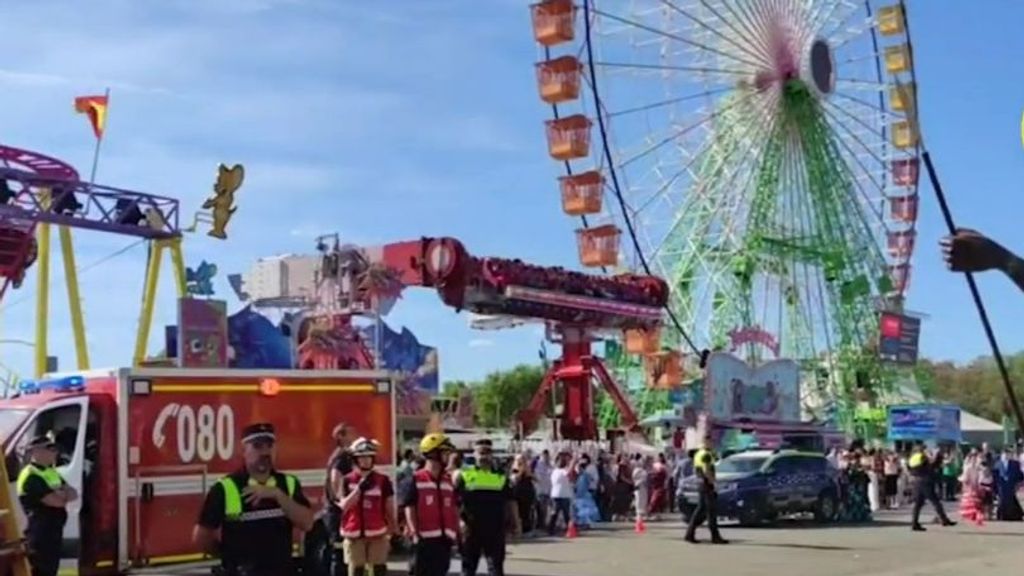 Una veintena de personas, atrapadas en una atracción de feria en Sevilla: ya han sido evacuadas