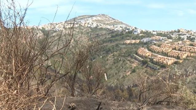 Controlado el incendio de Teulada tras afectar a 18 hectáreas y el desalojo de 120 personas